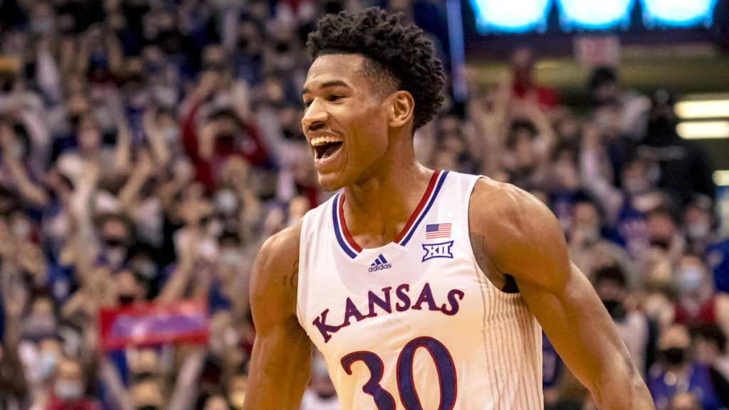 College basketball picks, schedule: Kansas vs Baylor game predictions and more from Saturday's top 25 games