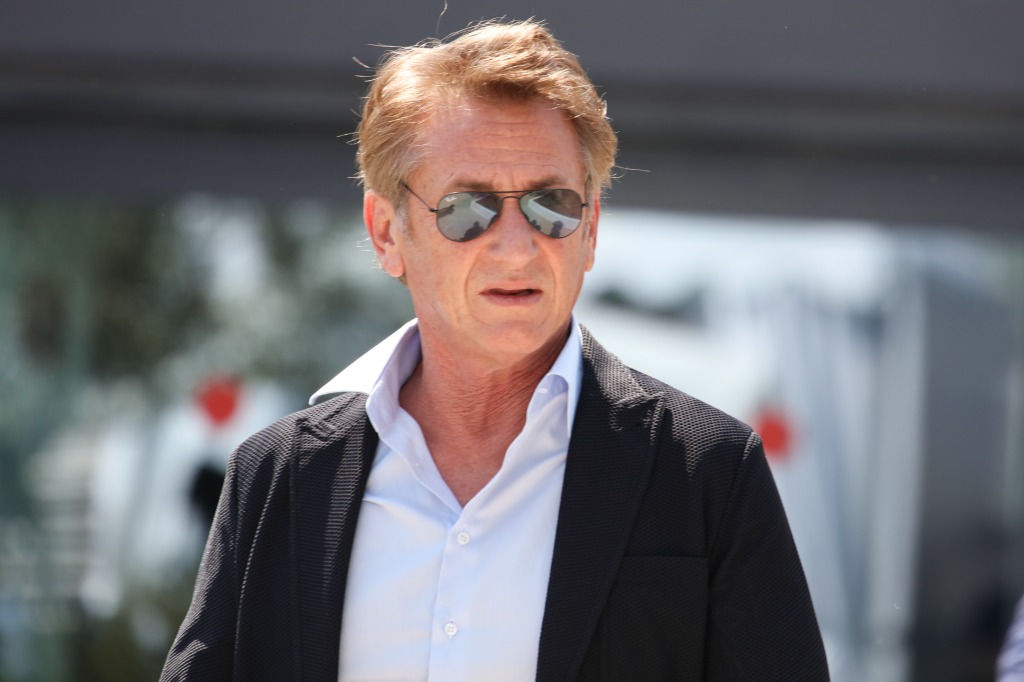 Actor Sean Penn threatens to melt the Oscars in public - Deadline