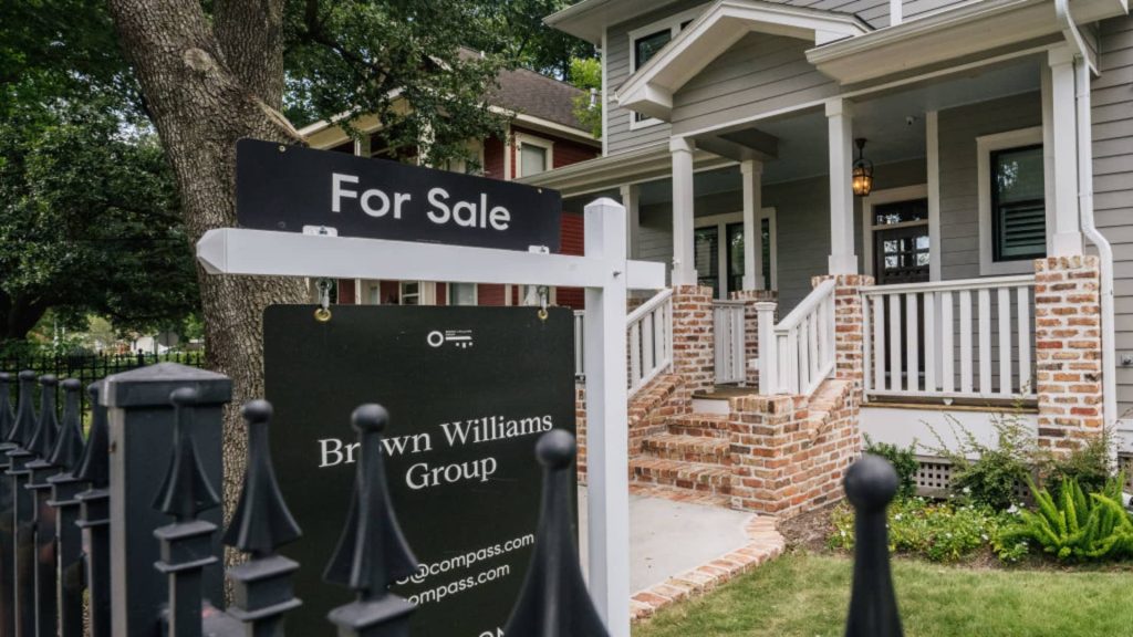 Mortgage rate close to 5% in its second big jump this week