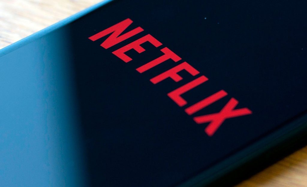 Netflix looks to limit free password sharing between families