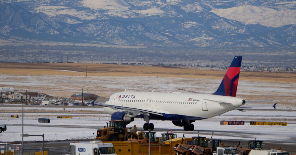 Delta Plan makes an emergency landing after windshield shattered mid-flight