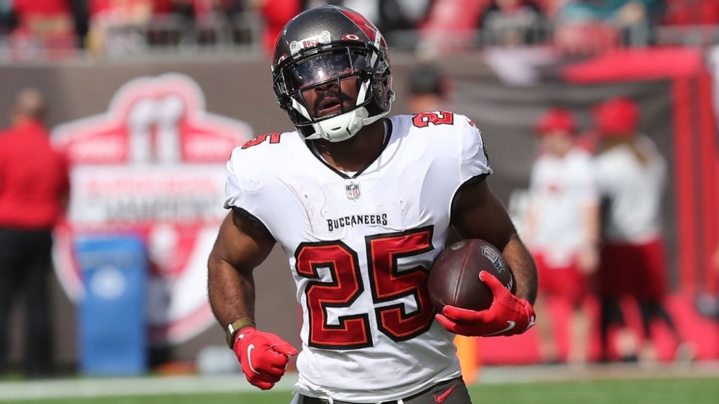 RB Giovani Bernard returns to the Tampa Bay Buccaneers on a one-year deal
