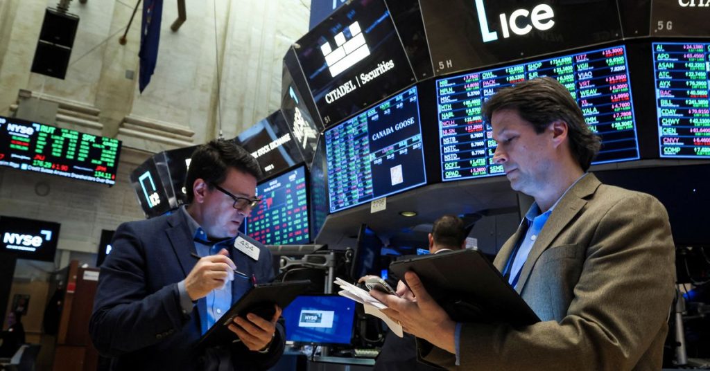 Technology and huge growth stocks boost Wall Street;  Twitter height