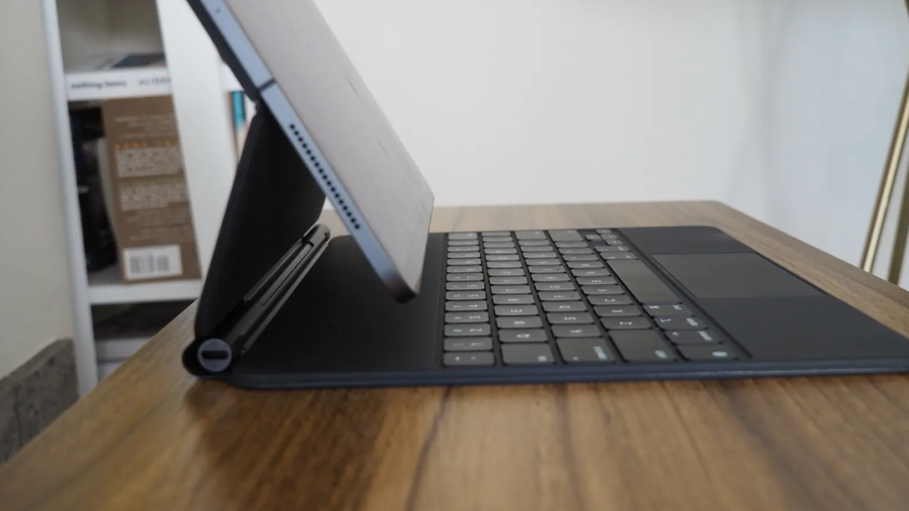 Apple iPad patent shows Microsoft Surface Pro-Like Keyboard
