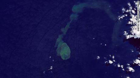 NASA captures the eruption of a volcano & # 39;  Sharkcano & # 39;